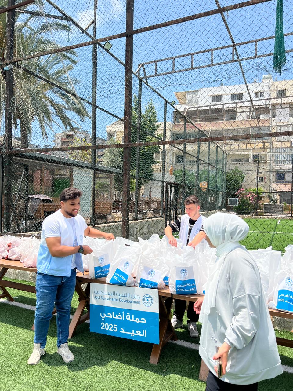 الأضاحي تصل إلى آلاف الأسر في لبنان